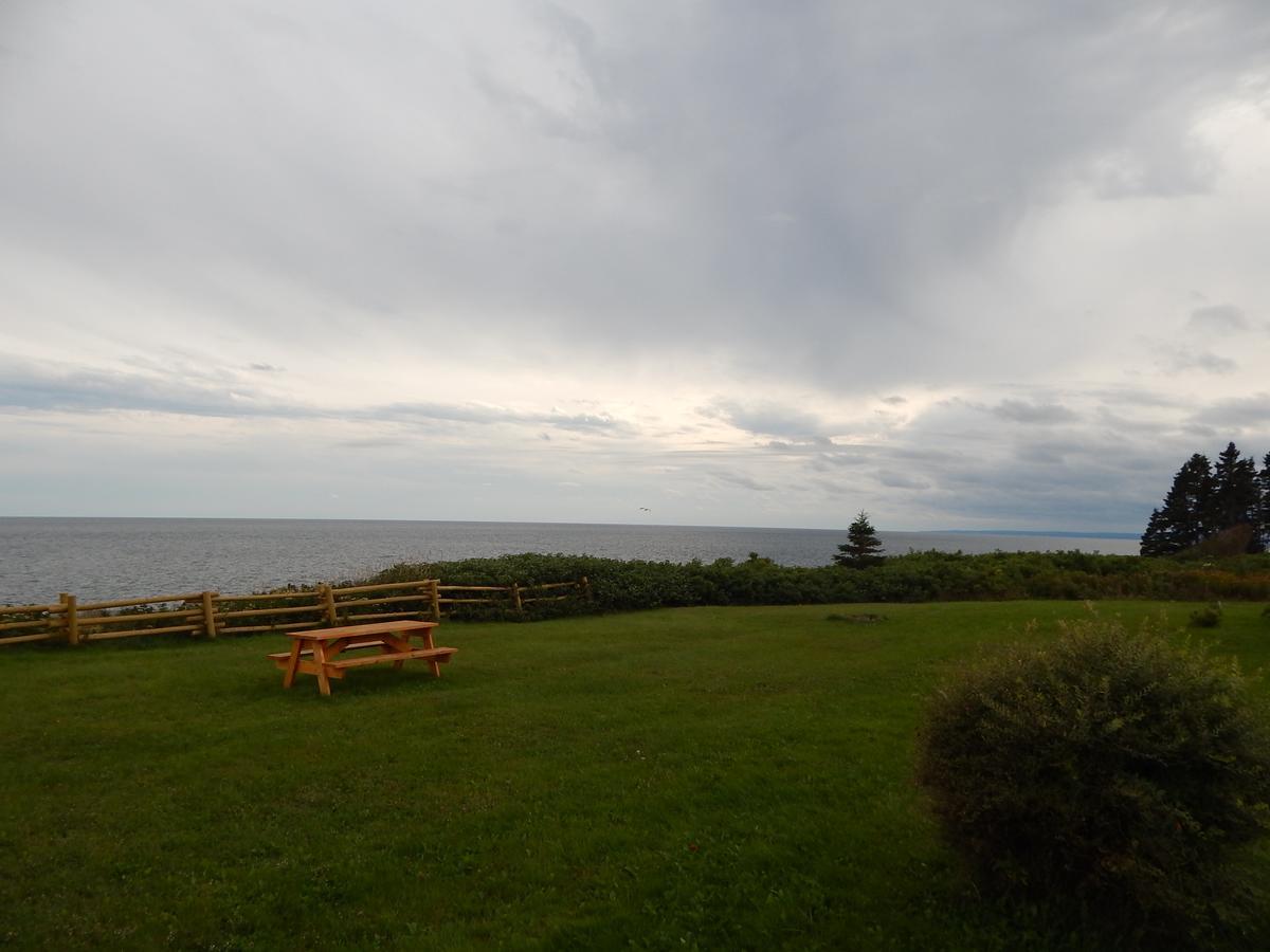 Les Chalets Brise-De-Mer Sainte-Therese-de-Gaspe Экстерьер фото